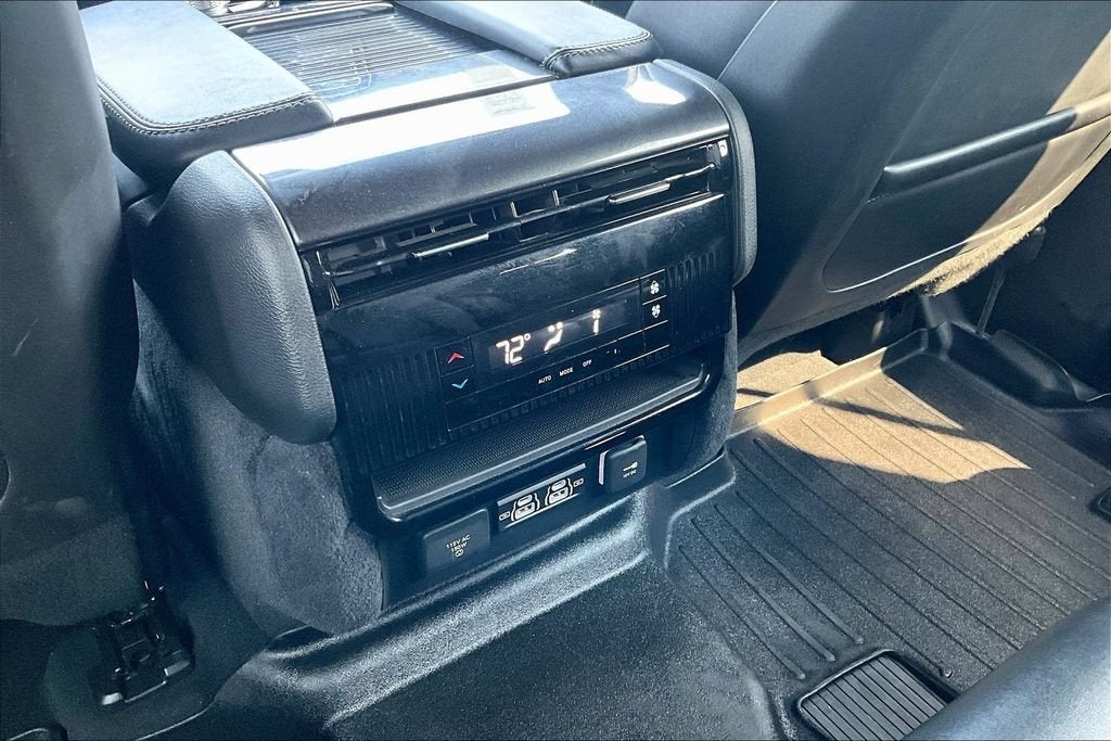 2023 Jeep Wagoneer BASE