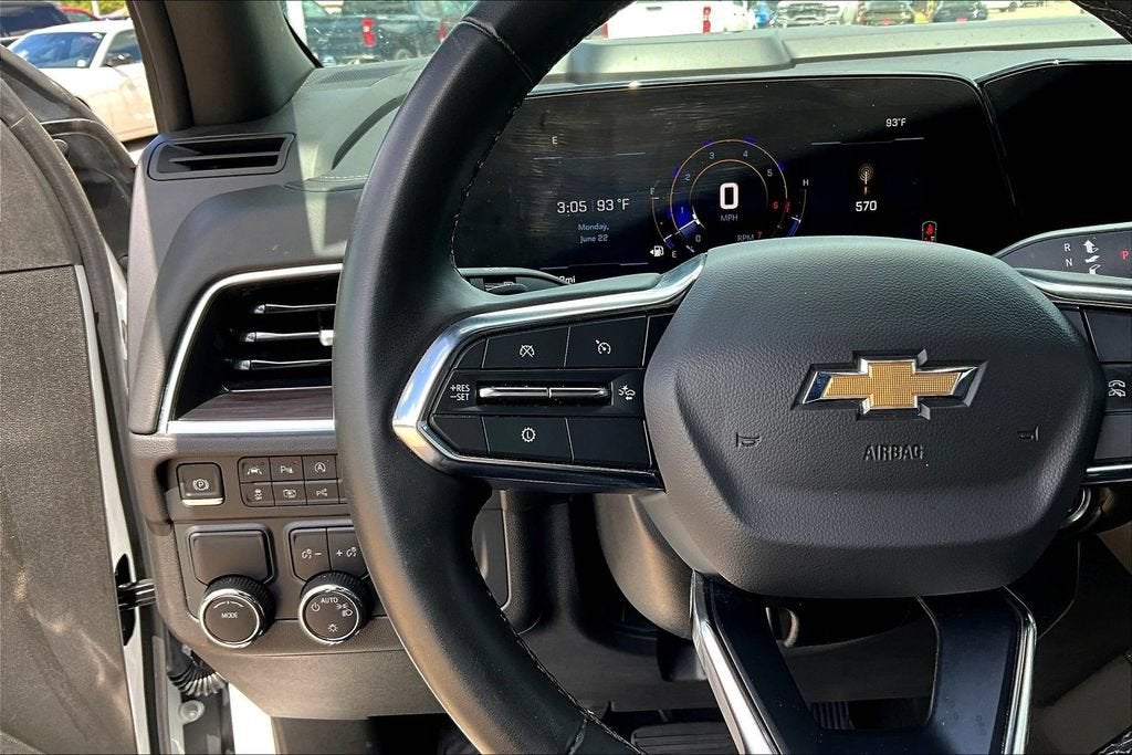 2025 Chevrolet Suburban LT