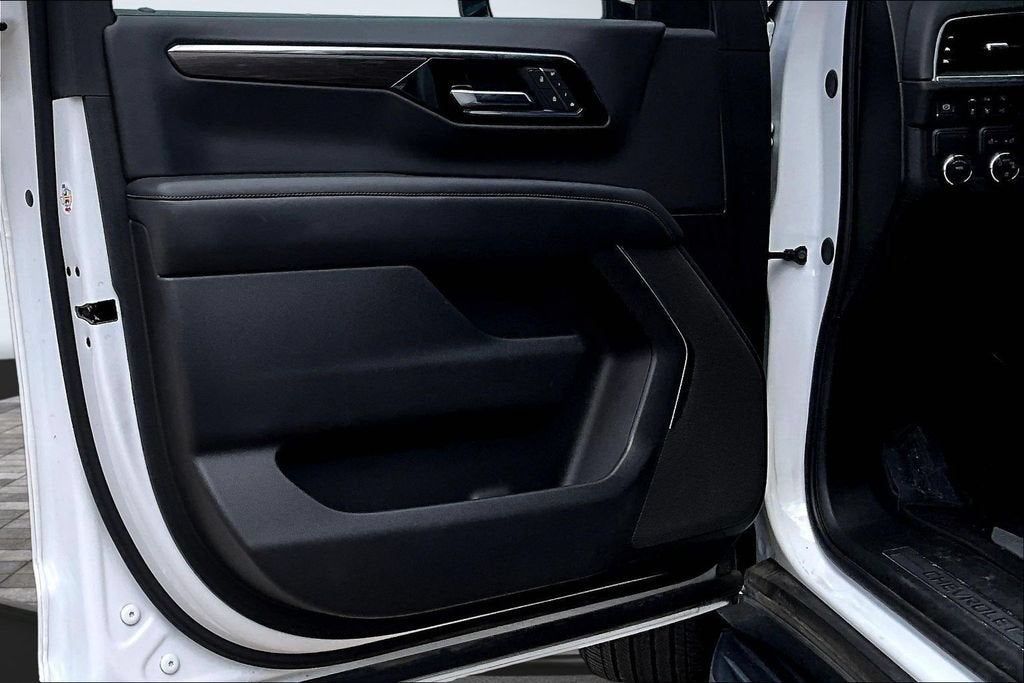 2025 Chevrolet Suburban LT
