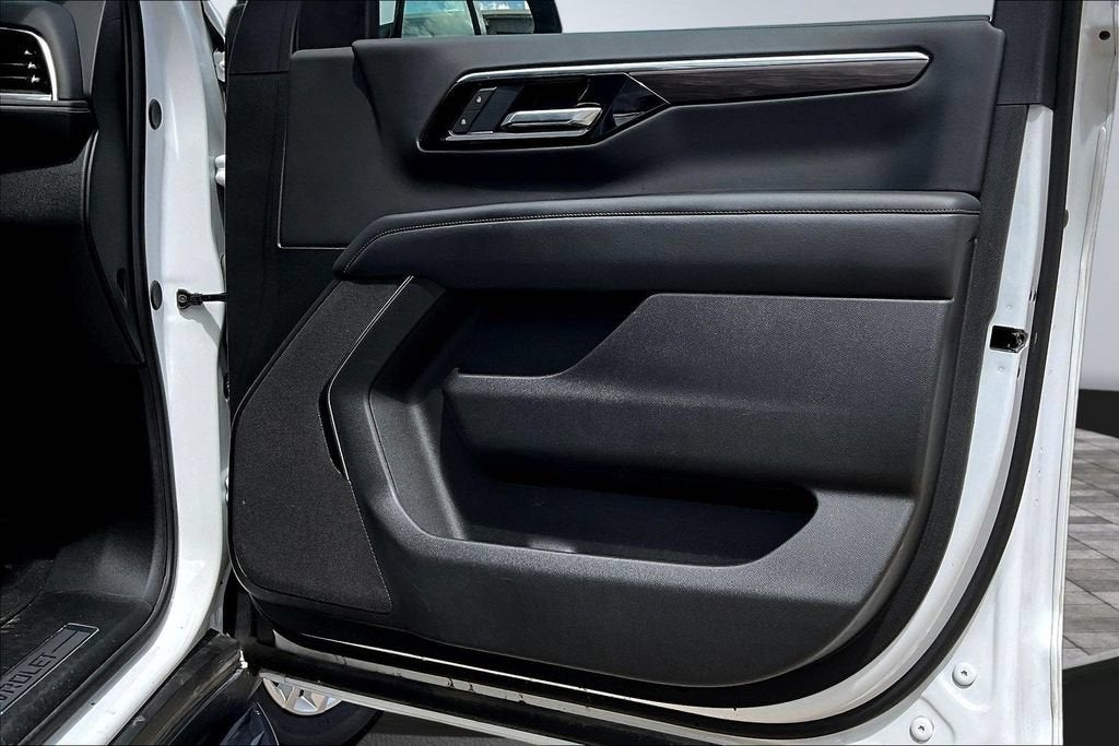2025 Chevrolet Suburban LT