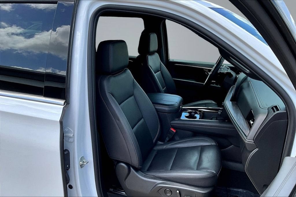 2025 Chevrolet Suburban LT