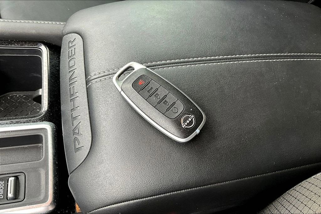 2024 Nissan Pathfinder SL