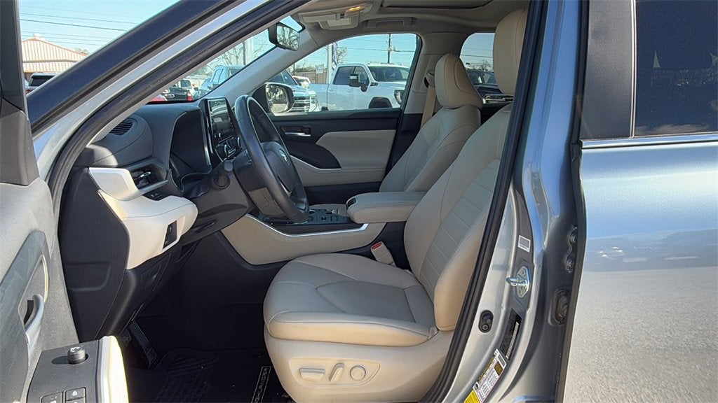 2024 Toyota Highlander LE