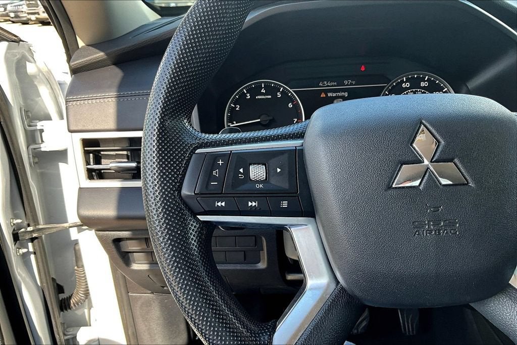 2024 Mitsubishi Outlander ES