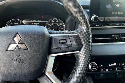 2024 Mitsubishi Outlander ES