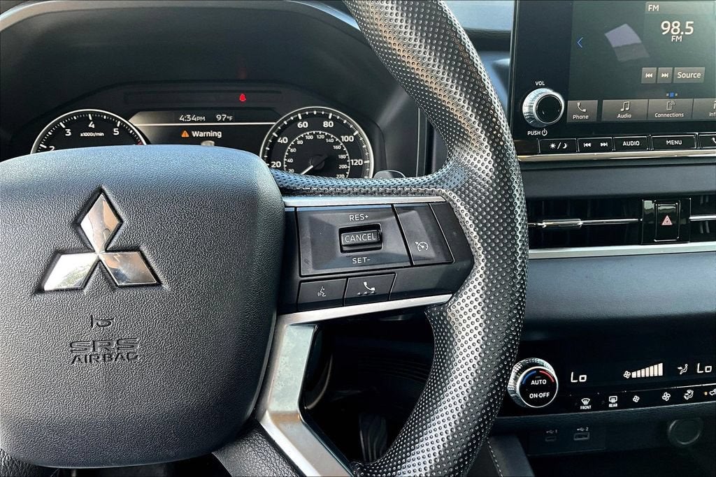 2024 Mitsubishi Outlander ES