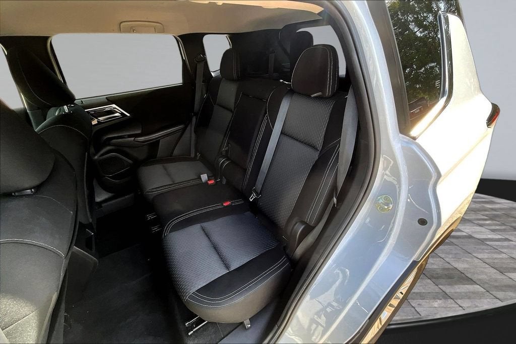 2024 Mitsubishi Outlander ES