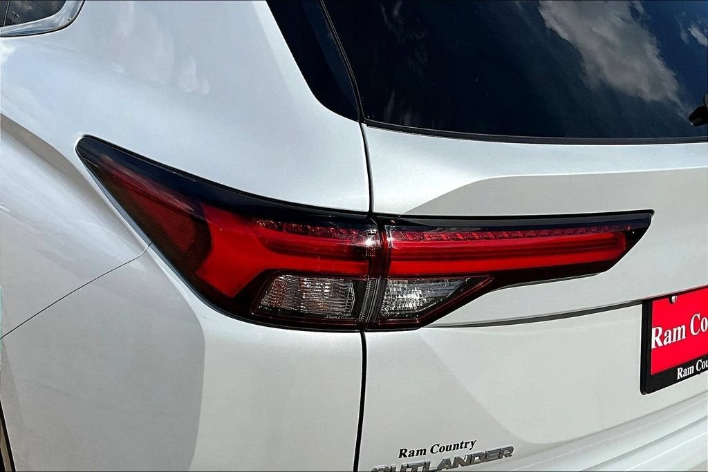 2024 Mitsubishi Outlander ES