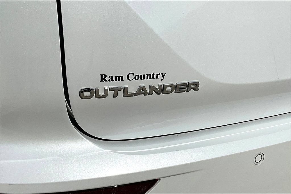 2024 Mitsubishi Outlander ES