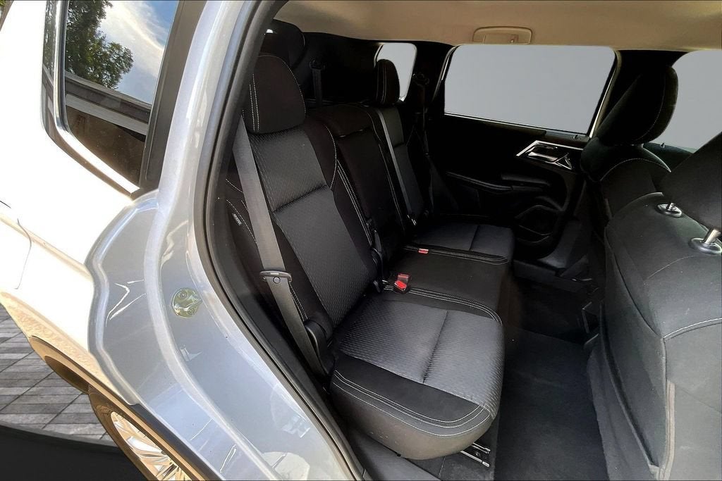 2024 Mitsubishi Outlander ES
