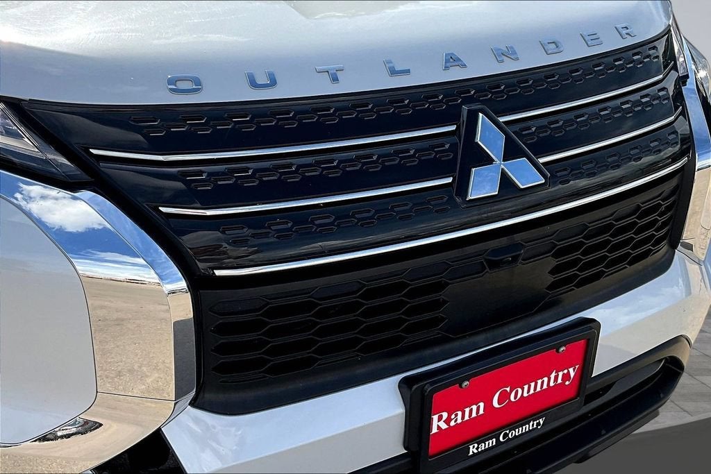 2024 Mitsubishi Outlander ES