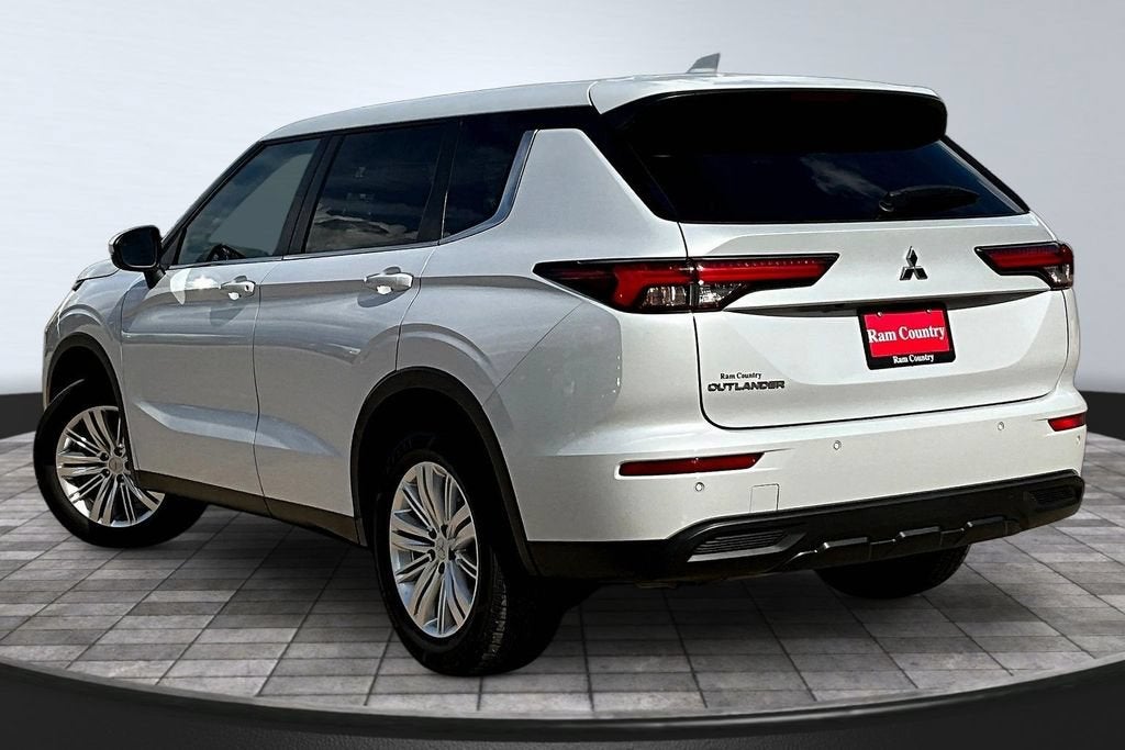 2024 Mitsubishi Outlander ES