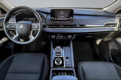 2024 Mitsubishi Outlander ES