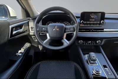 2024 Mitsubishi Outlander ES