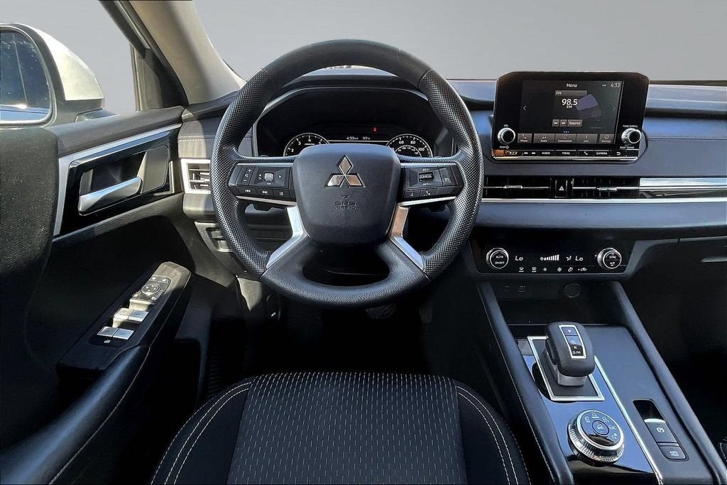 2024 Mitsubishi Outlander ES