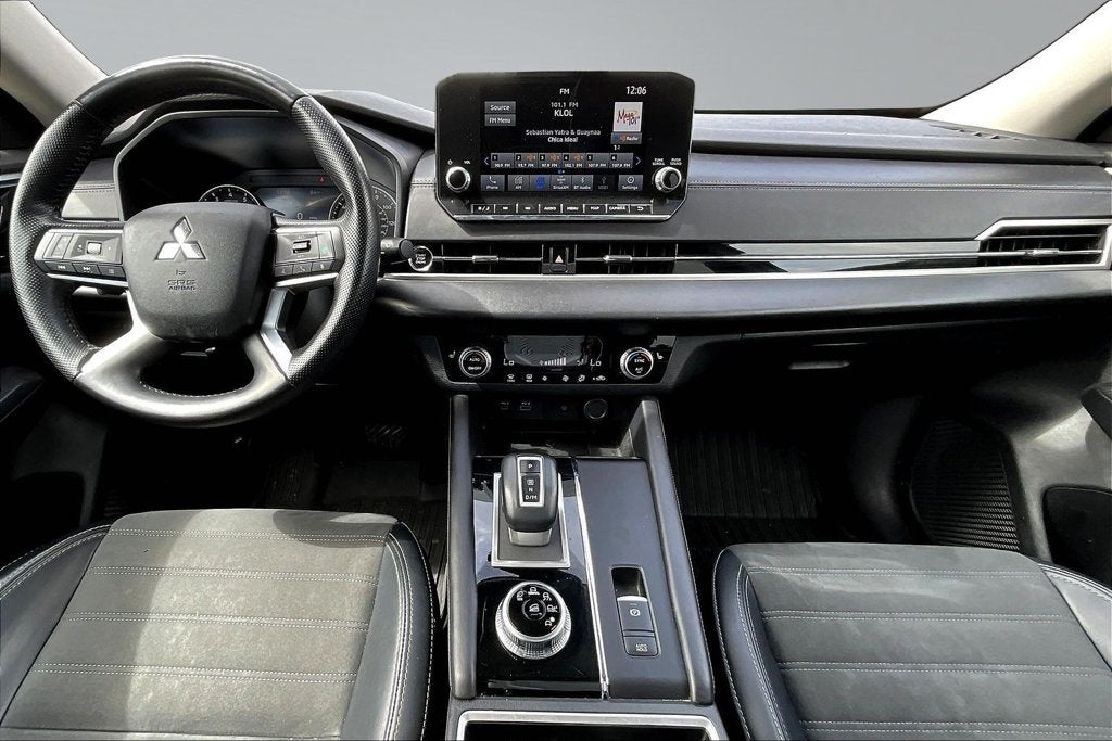 2024 Mitsubishi Outlander SE