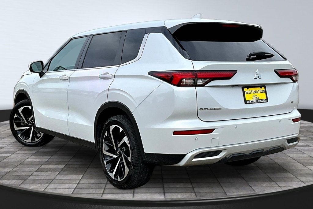 2024 Mitsubishi Outlander SE