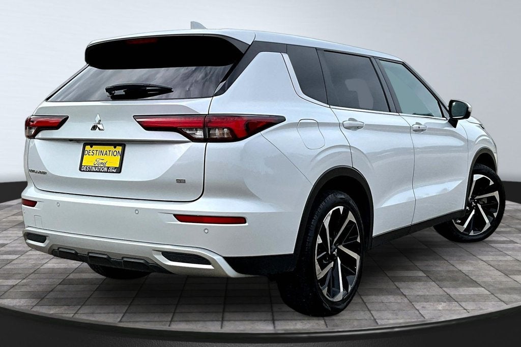 2024 Mitsubishi Outlander SE
