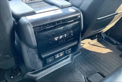 2023 Jeep Wagoneer Base