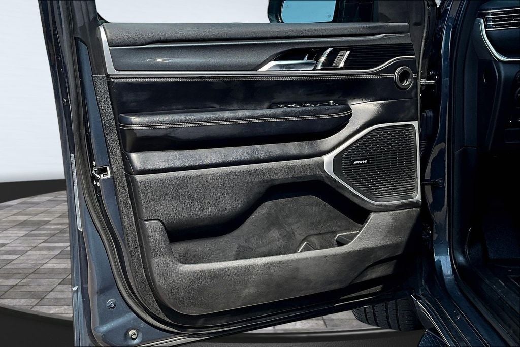 2023 Jeep Wagoneer Base