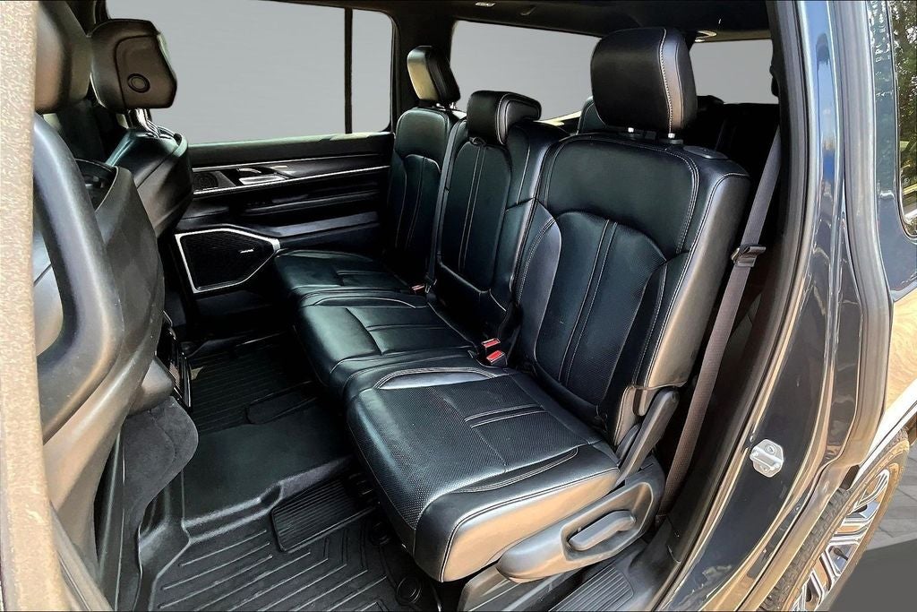 2023 Jeep Wagoneer Base